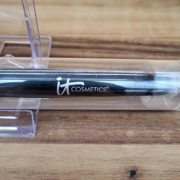 IT Cosmetics Heavenly Luxe Jumbo Powder Brush, NIB - Picture 2 of 4